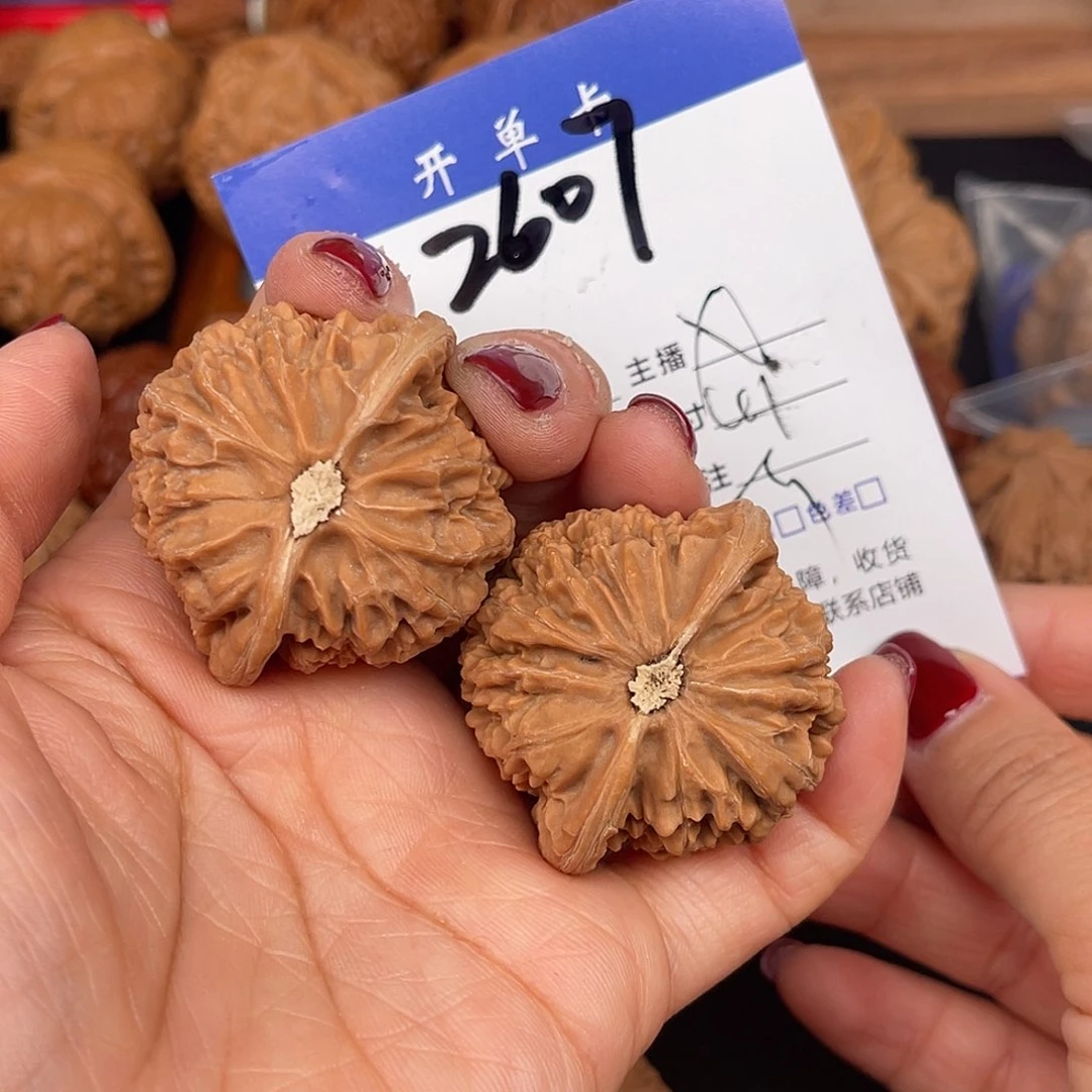 桃核吊坠W*宫灯41尺。 2607