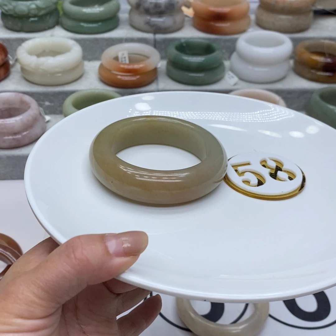 石英质玉未镶嵌手镯