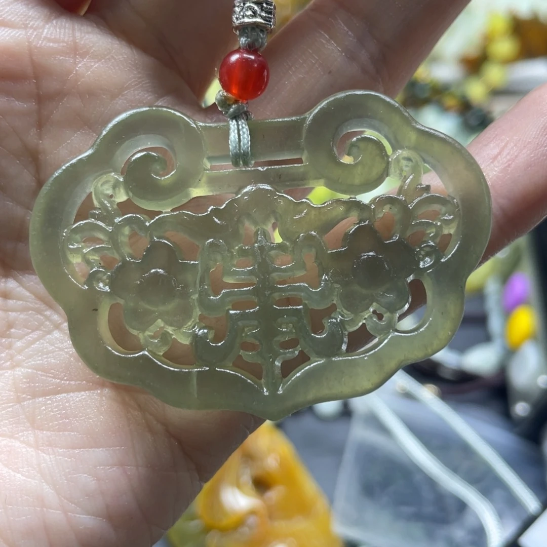 蛇纹石玉未镶嵌吊坠