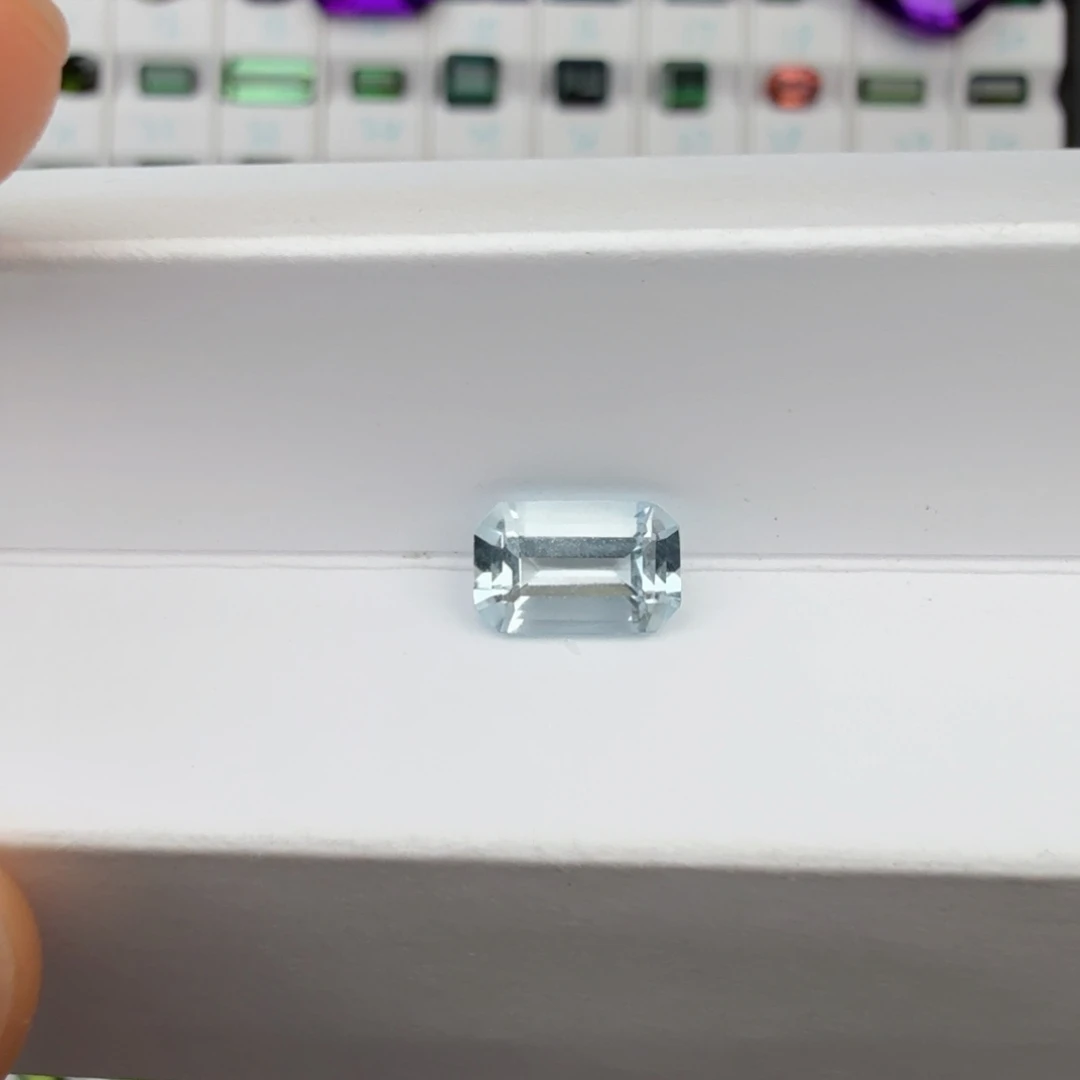 海蓝宝石裸石天然1.79克拉