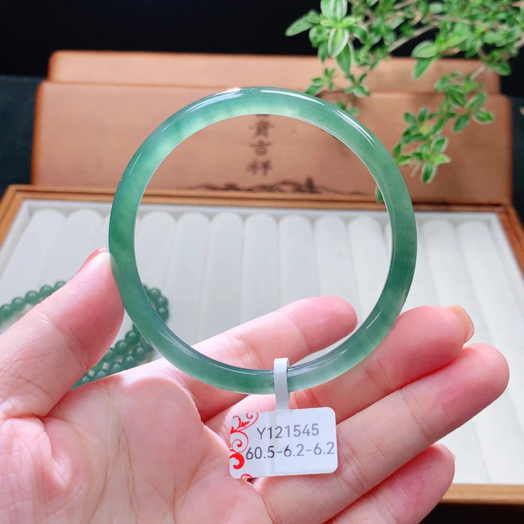 未镶嵌手镯（圆镯）翡翠