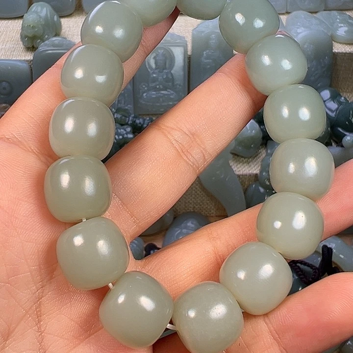 杨***活和田玉未镶嵌包链