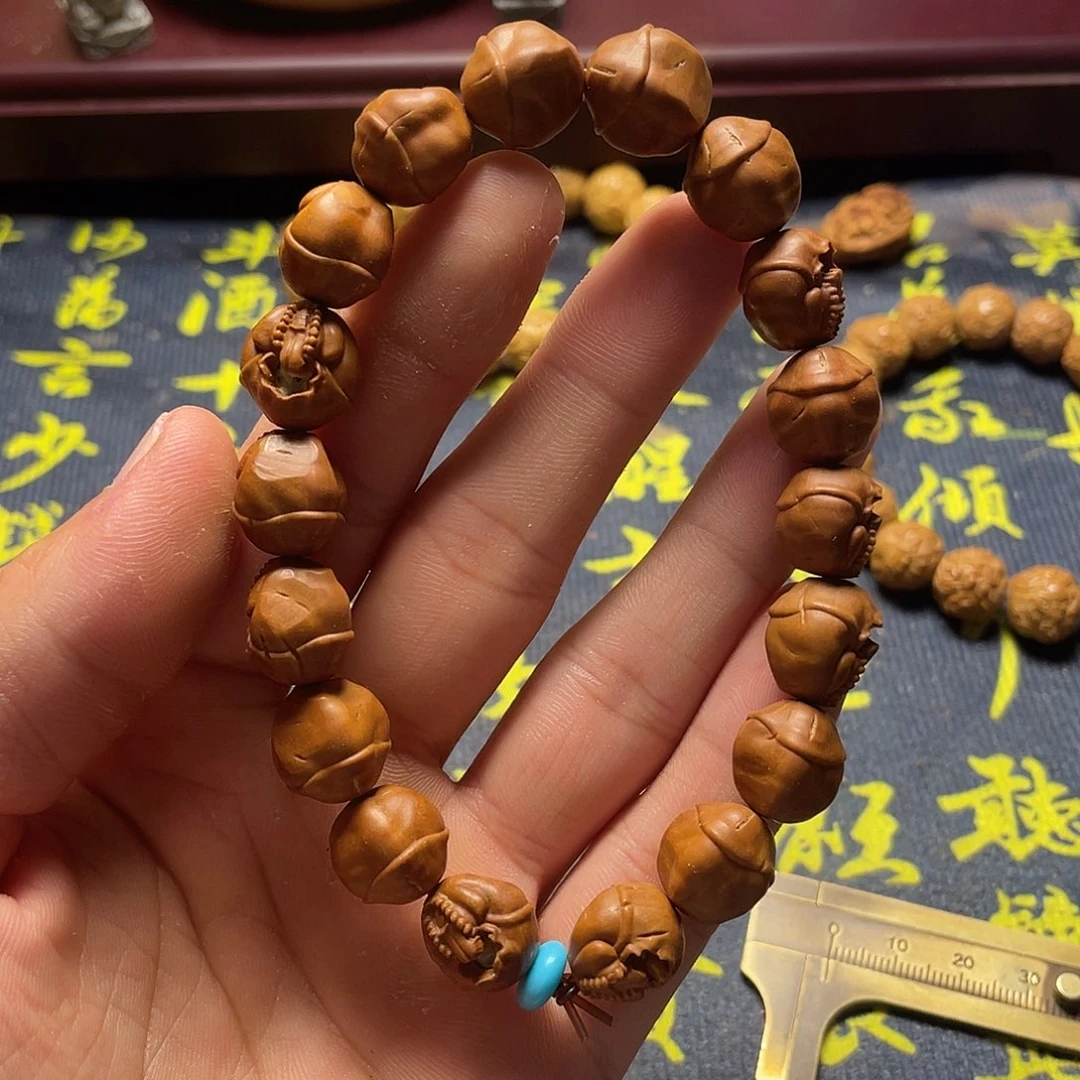 龙纹桃核雕刻瑕疵镂空无相佛