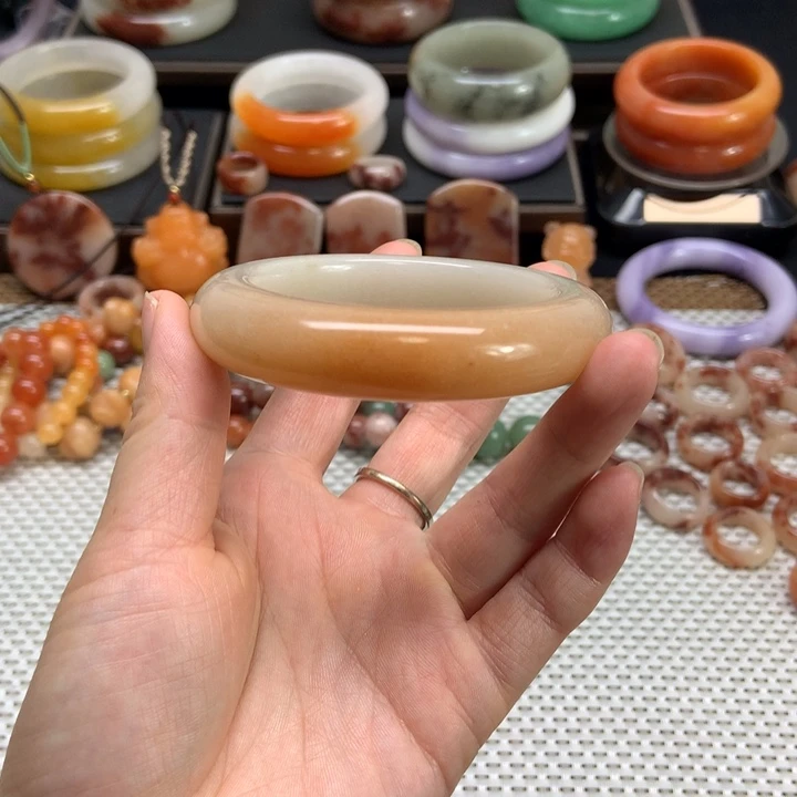 石英质玉未镶嵌手镯