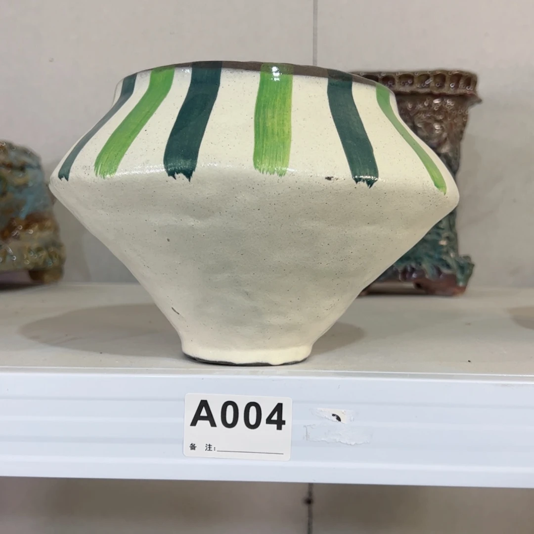 红陶口13高14有孔