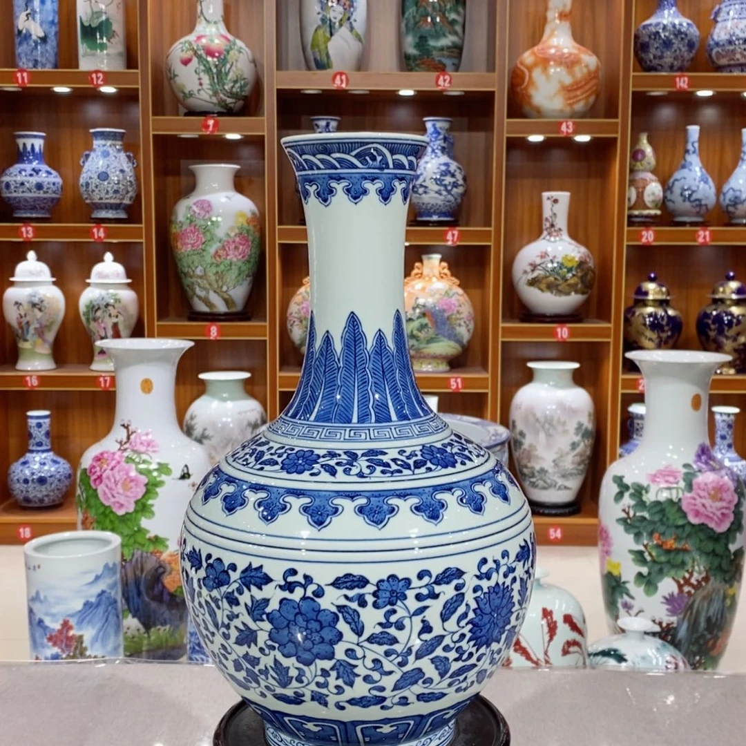 摆件纯手工手绘青花缠枝莲