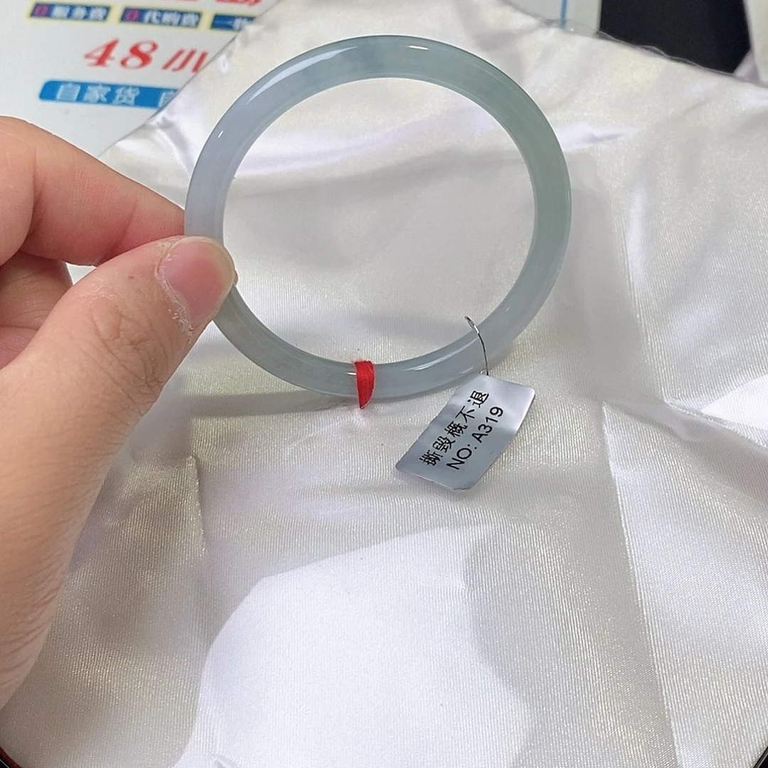 翡翠未镶嵌手镯（圆镯）