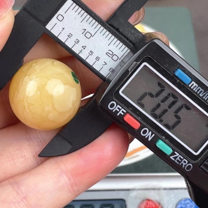 琥珀裸石未镶嵌微瑕1090
