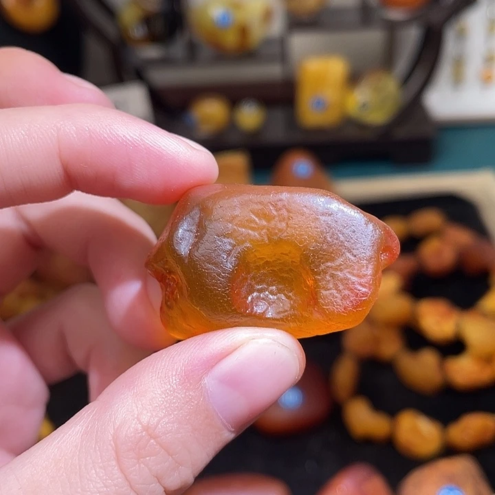 琥珀未镶嵌珠宝奇石摆件