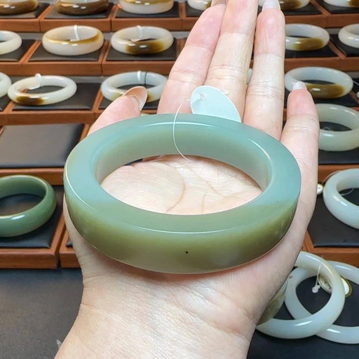 云***呼未镶嵌手镯和田玉