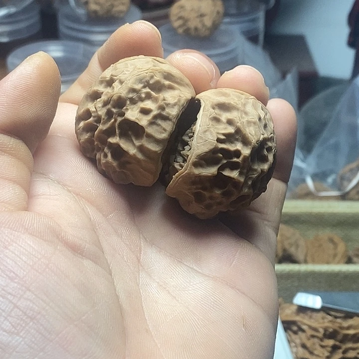 吊坠桃核白蛇骨聚宝盆