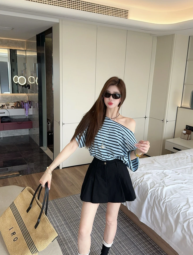 米娜家【甜酷引力】泡菜订制蓝条拉肩T恤