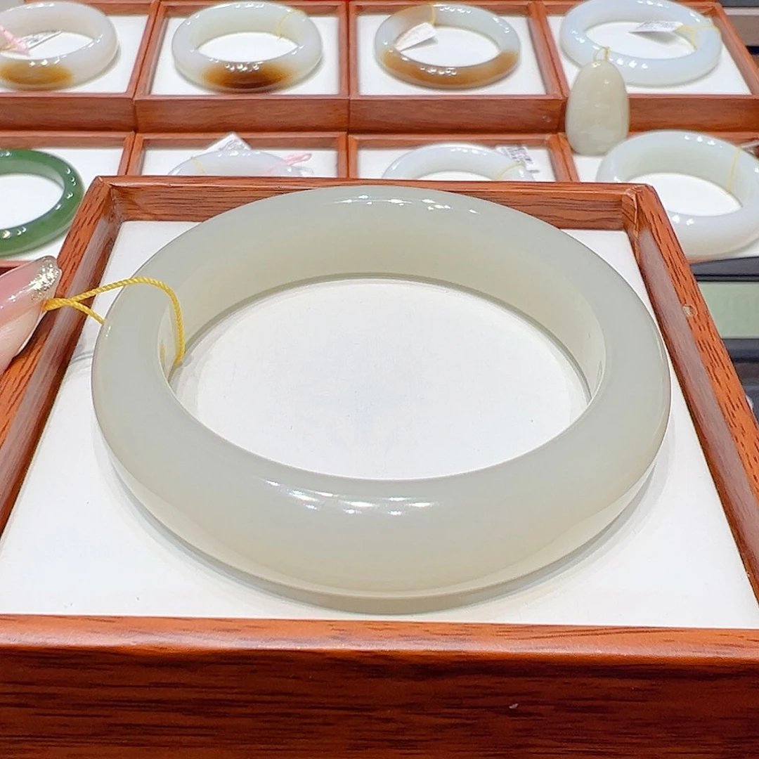 和田玉手镯未镶嵌李**