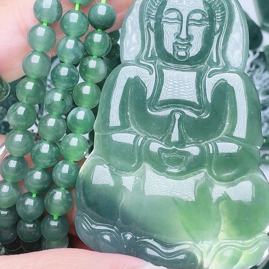 翡翠未镶嵌颈饰多样性发其一