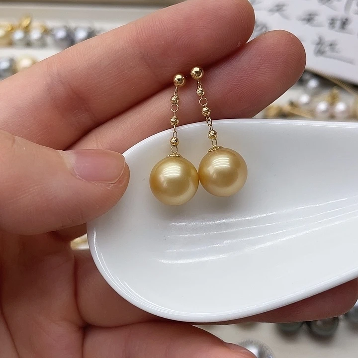 18K金镶嵌海水珍珠耳饰