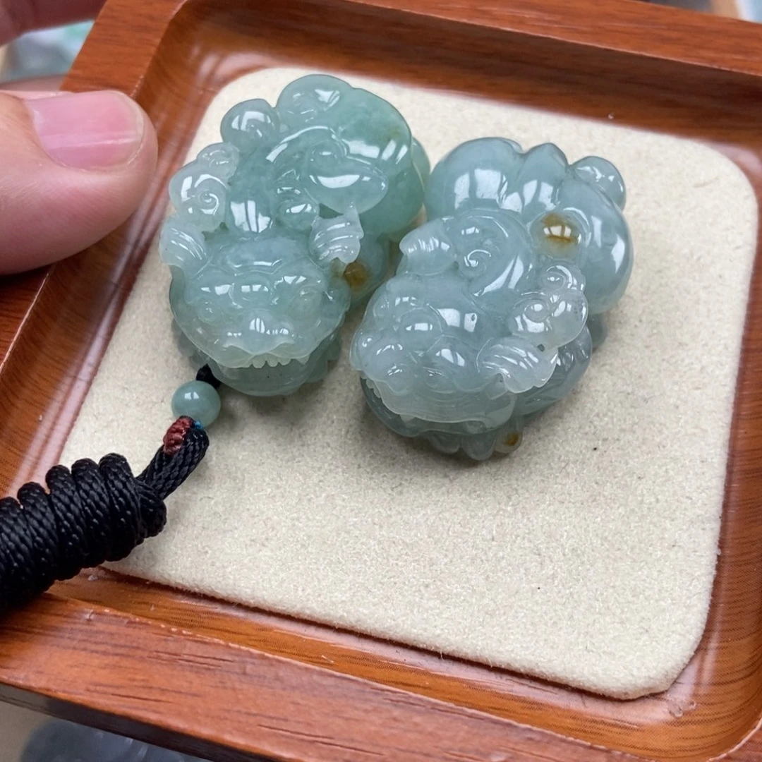 翡翠未镶嵌颈饰如意