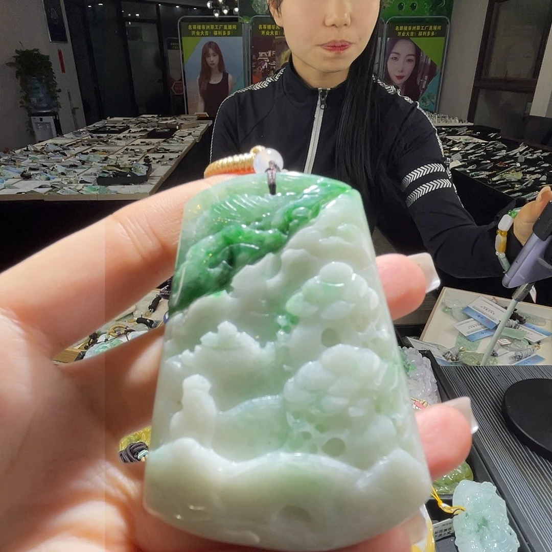 颈饰未镶嵌翡翠一个