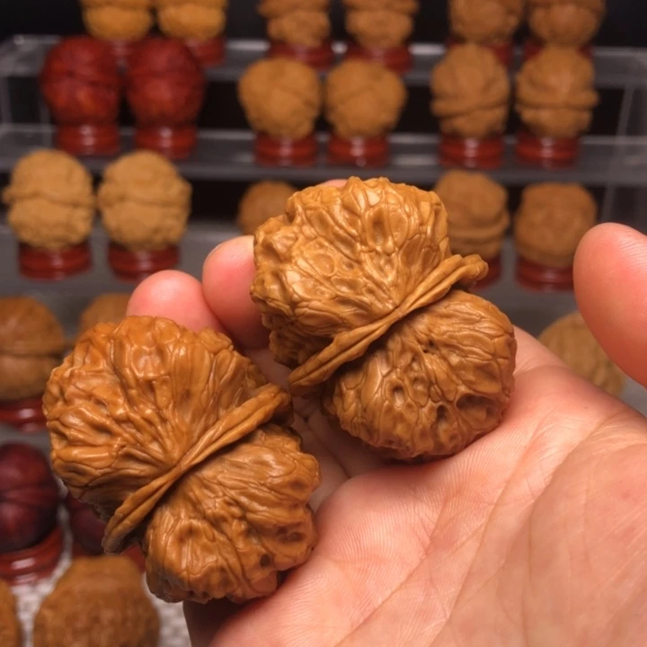 文玩核桃把件34磐石鬼脸