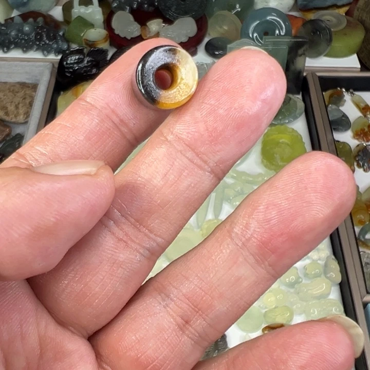 我***冲未镶嵌岫玉颈饰精品桶珠