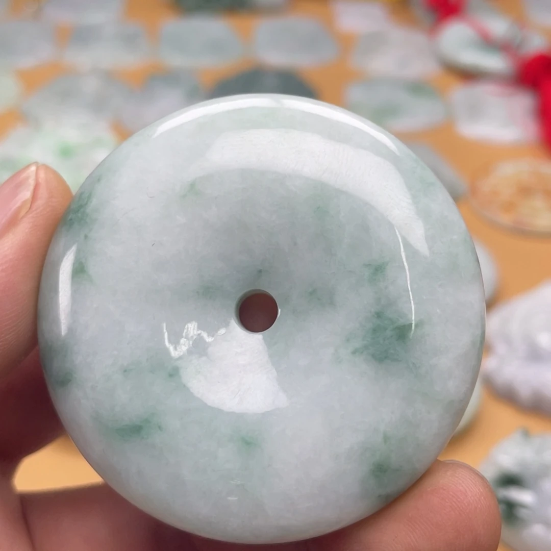 翡翠未镶嵌颈饰平安扣