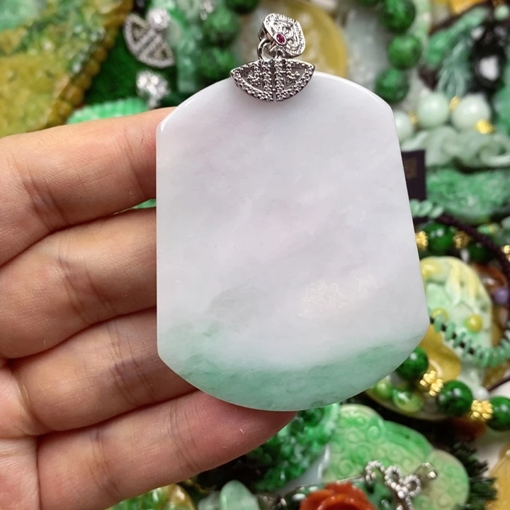 翡翠未镶嵌吊坠(赠链)