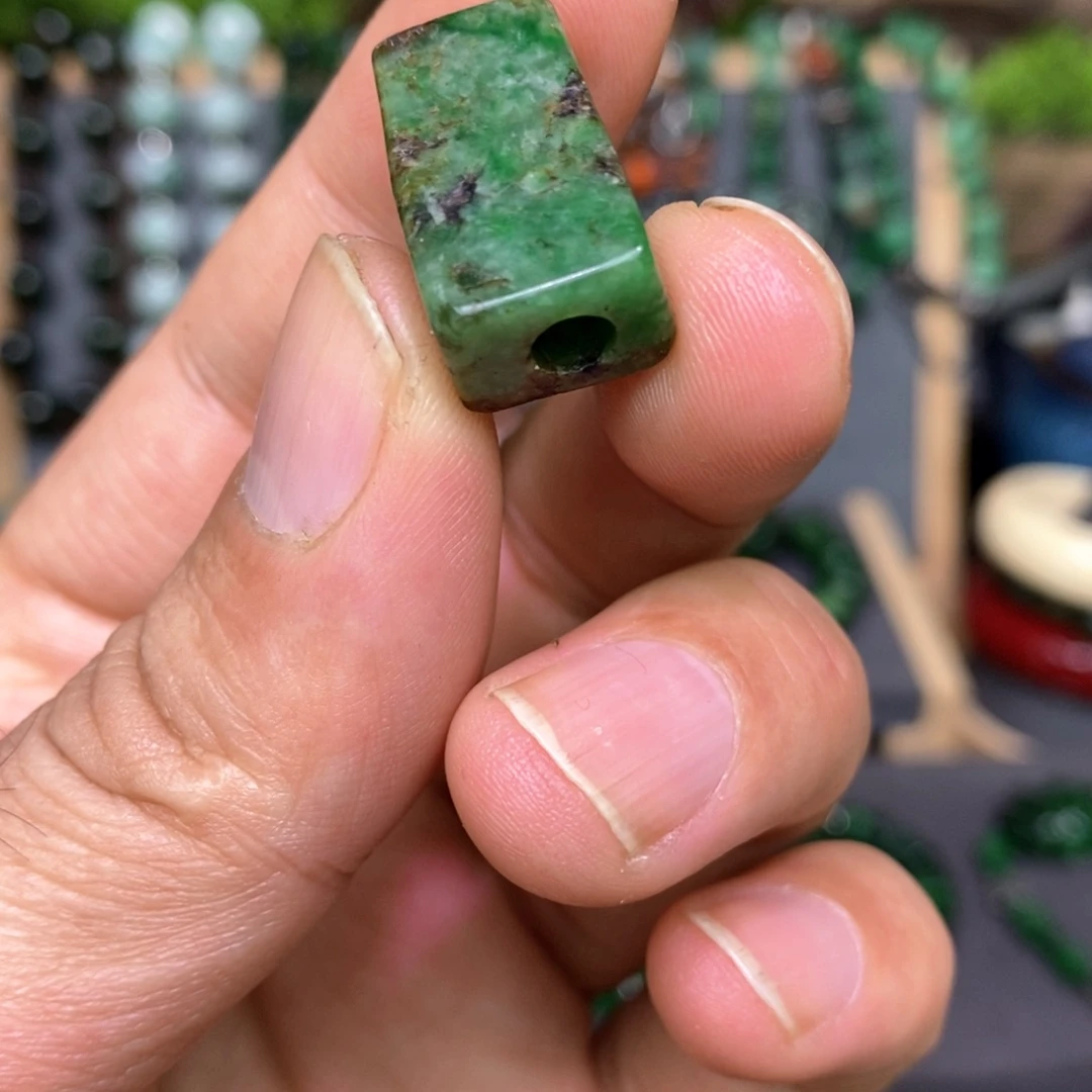 翡翠手链未镶嵌漂亮美眉