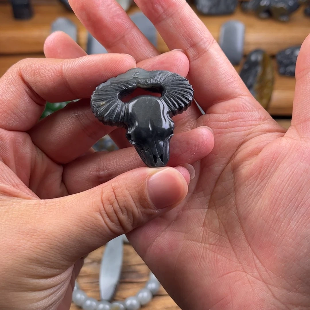 和田玉未镶嵌颈饰