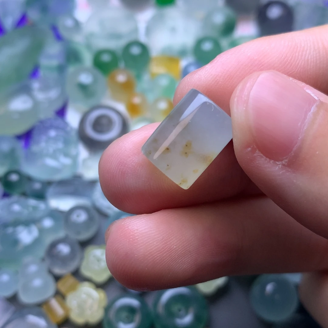 定制翡翠未镶嵌挂件