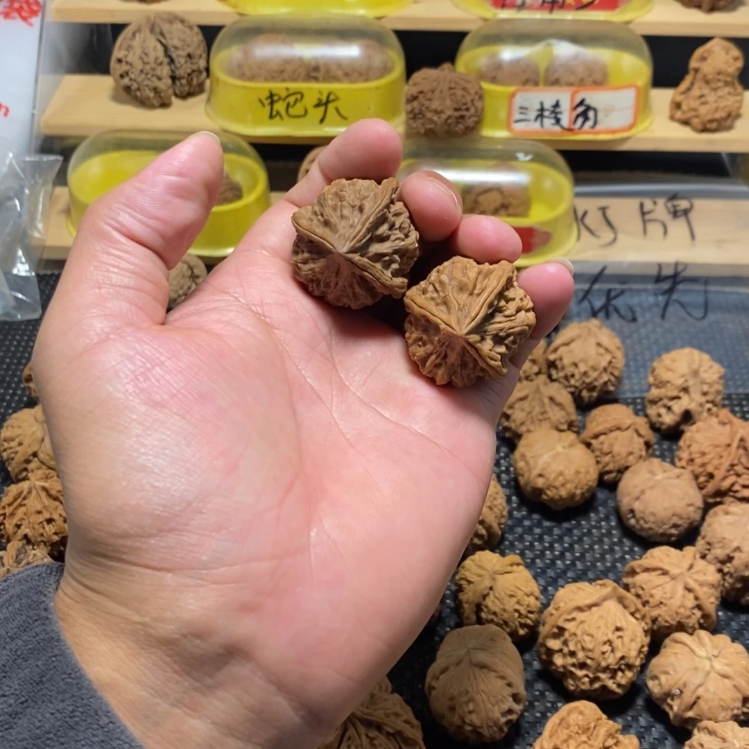 添***饭文玩核桃吊坠核桃异形