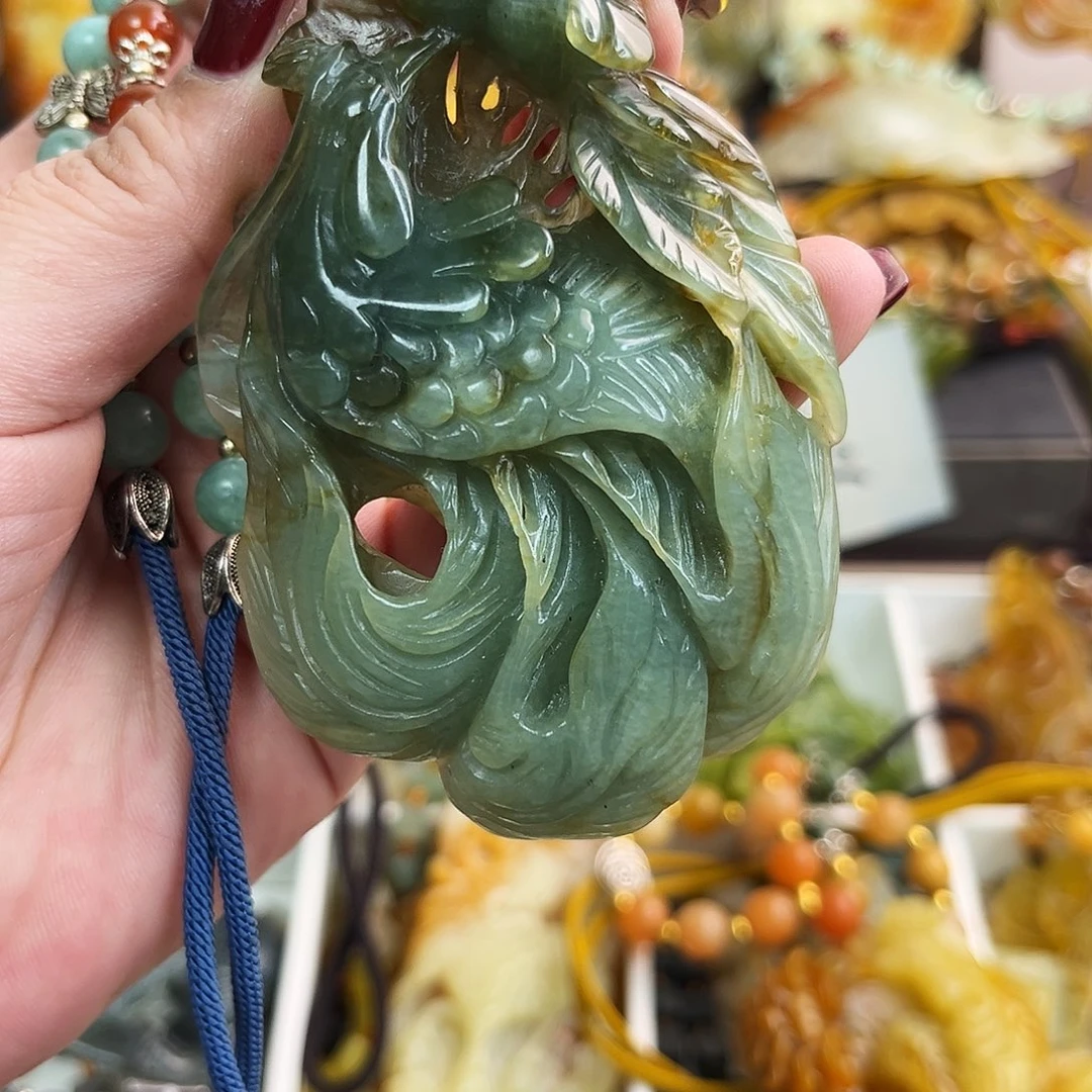 蛇纹石玉颈饰未镶嵌