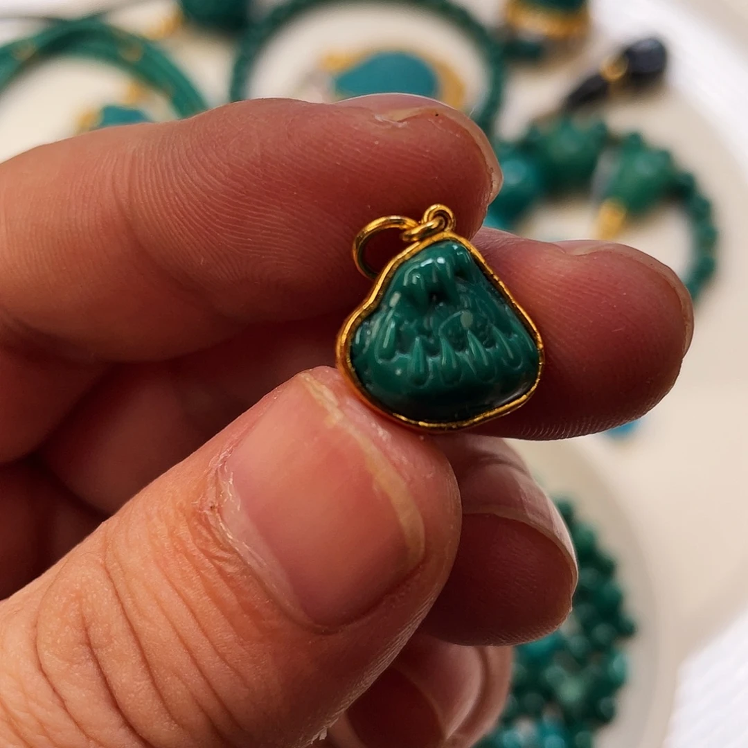 绿松石未镶嵌原矿绿松石