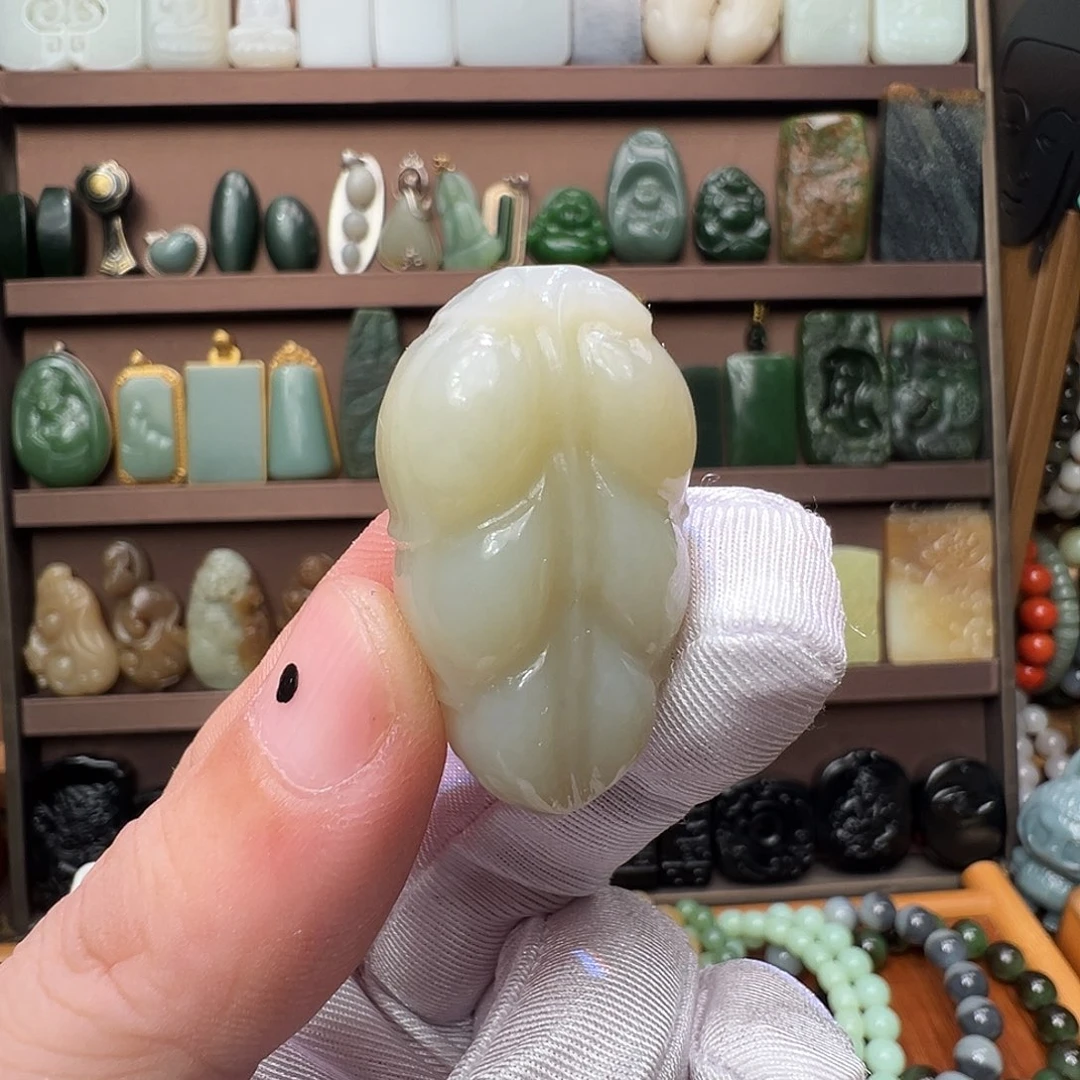 和田玉未镶嵌颈饰新疆且末近矿猪油膏料叶子厚装福利9