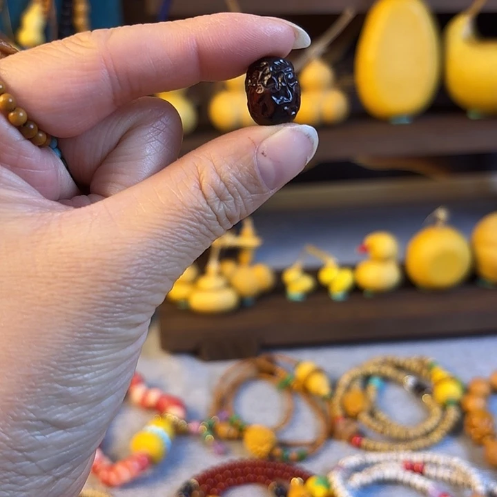 紫檀木类端景台小叶紫檀红枣一个