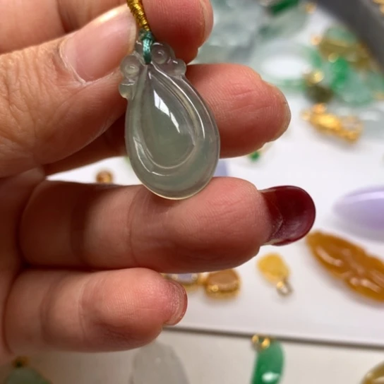 翡翠颈饰未镶嵌翡翠