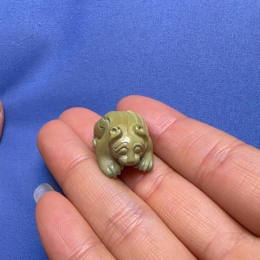 绿松石未镶嵌颈饰熊