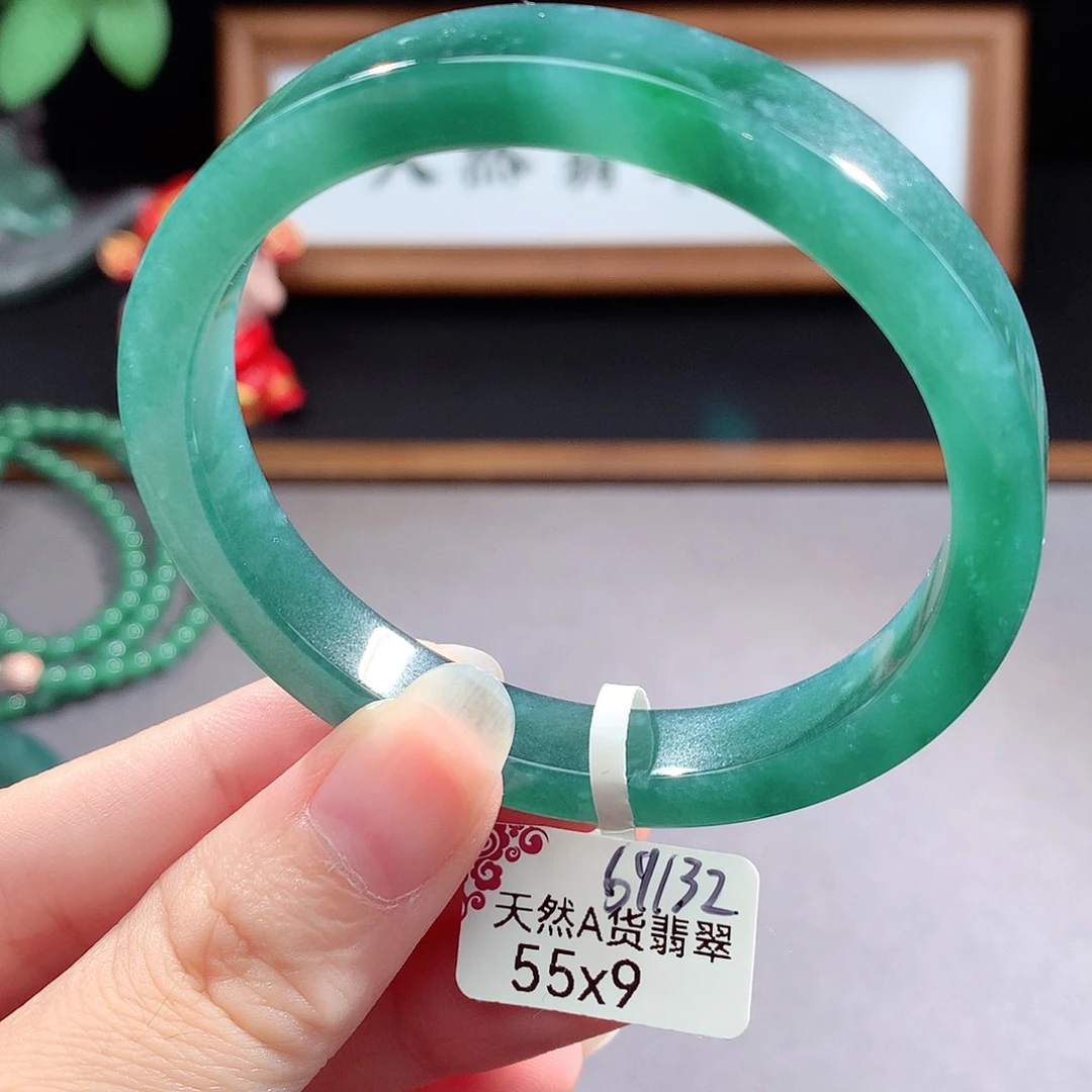 未镶嵌手镯（圆镯）翡翠
