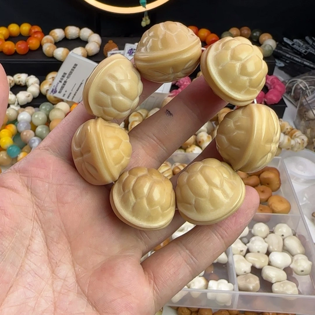 菩提根/象牙果吊坠瑕疵风化富甲1个