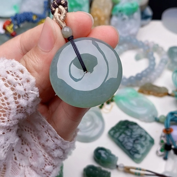 颈饰未镶嵌翡翠平安扣