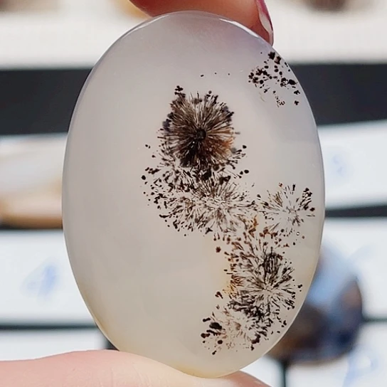 玛瑙/玉髓珠宝奇石未镶嵌春**石