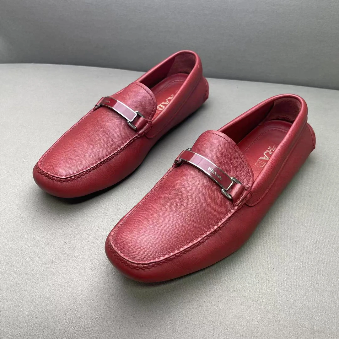 95新 Prada/普拉达 酒红色时尚舒适皮革面银标软底豆豆鞋 40.5码