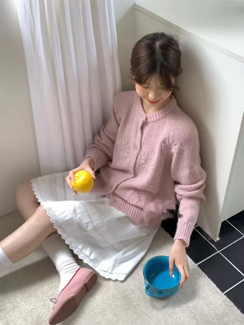 200-249晨太阳镂空花朵薄款常规款针织毛针织衫秋季圆领长袖29