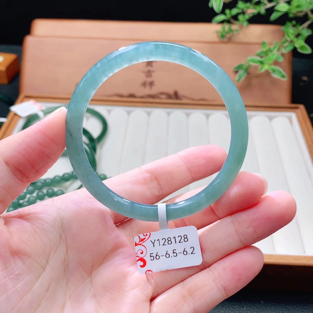 翡翠未镶嵌手镯（圆镯）