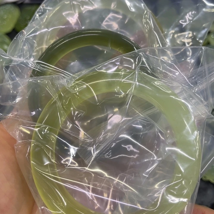 蛇纹石玉吊坠合金不****渣