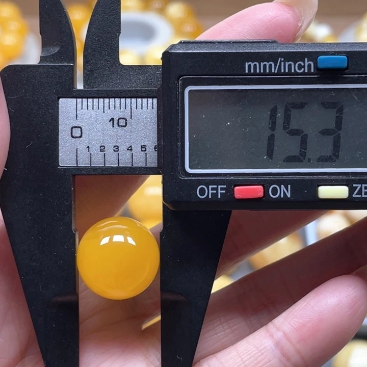 有***儿未镶嵌琥珀裸石天然