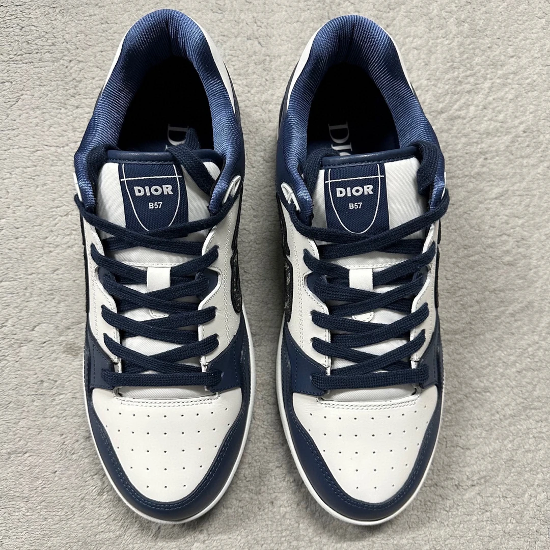 全新未使用  DIOR迪奥 B57小牛皮CD缇花logo低帮板鞋 43码 D15007