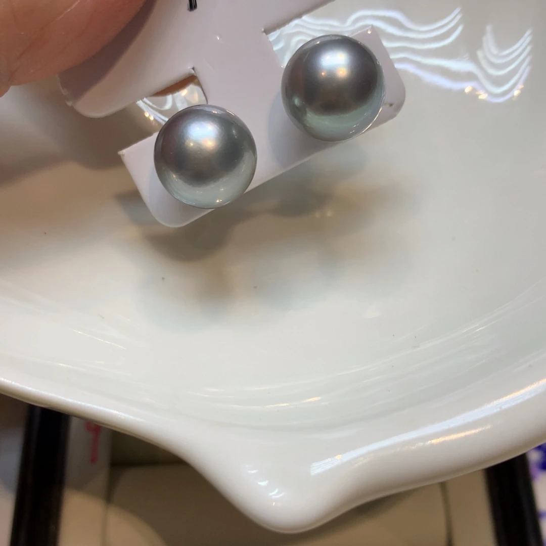 18K金镶嵌海水珍珠耳饰