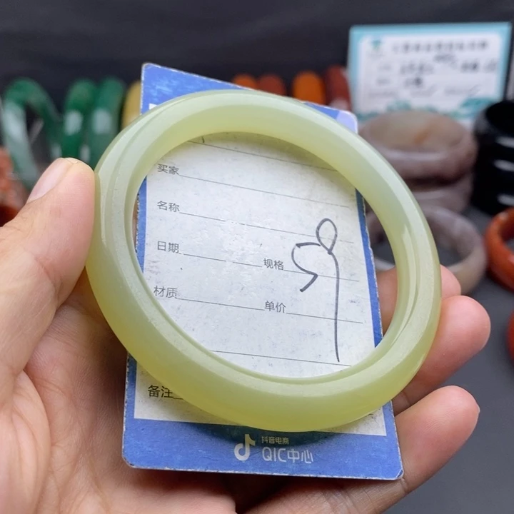 未镶嵌手镯石英质玉