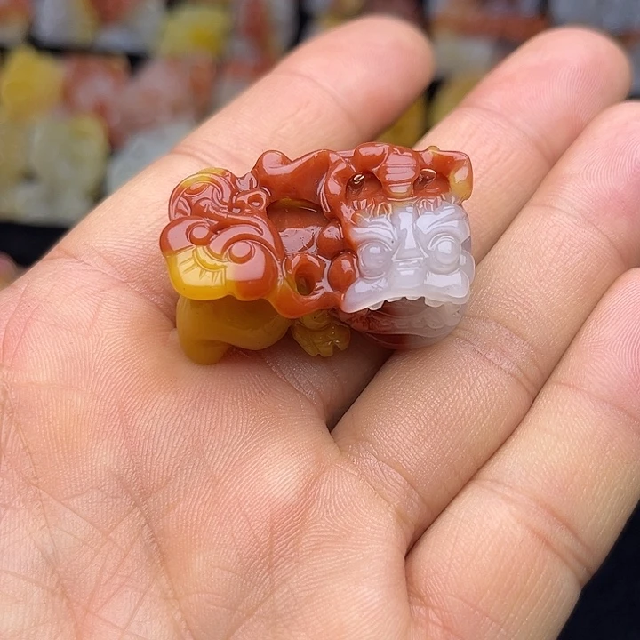 石英质玉（黄龙玉）颈饰未镶嵌