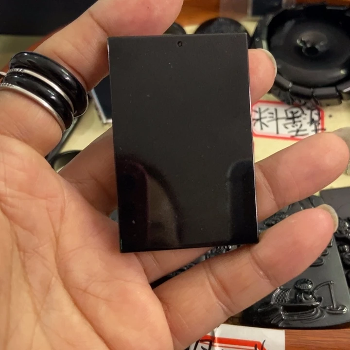 翡翠颈饰未镶嵌大*墨翠