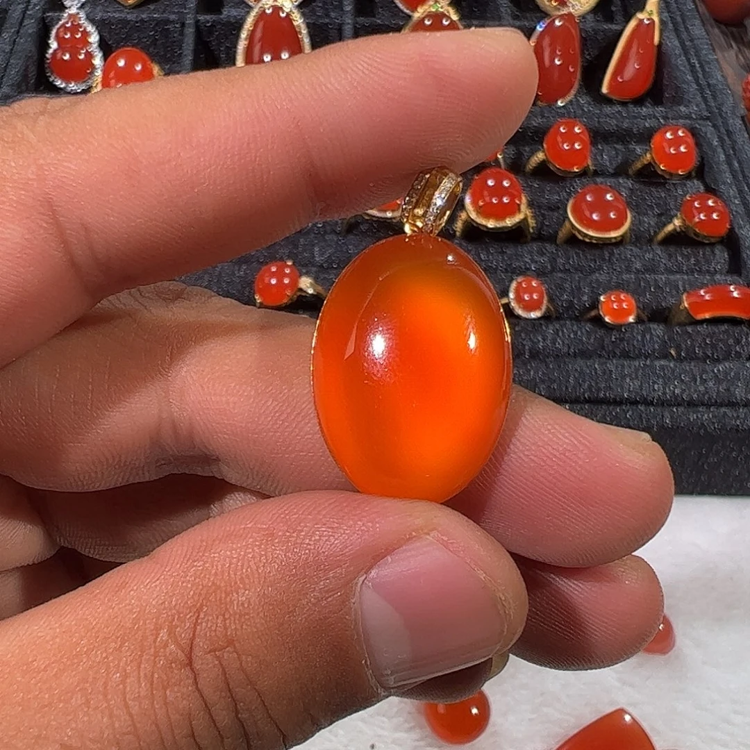 南红玛瑙18K金镶嵌颈饰
